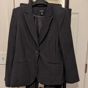 Liz Claiborne women 2 piece pant suit